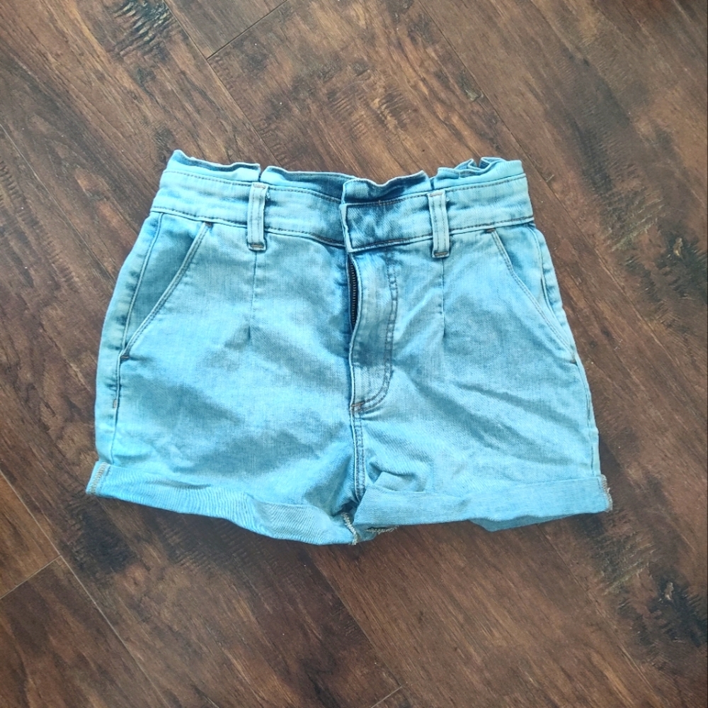 Express high waisted retro fade denim shorts. Size 4